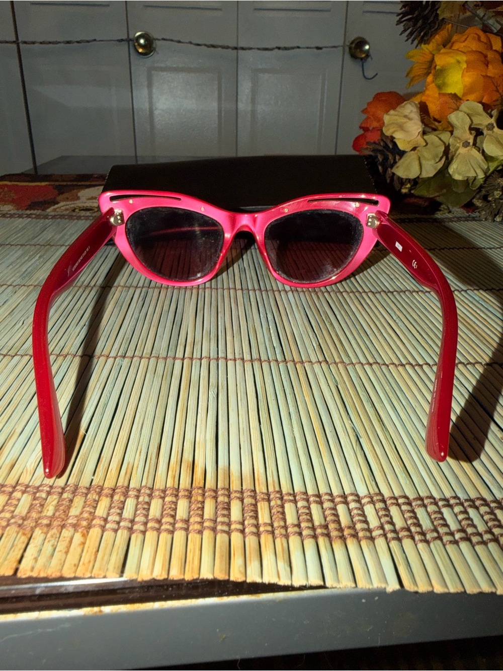 Mooching Women’s Cat Eye Pink Sunglasses - Elegant Retro Style - Picture 3 of 9